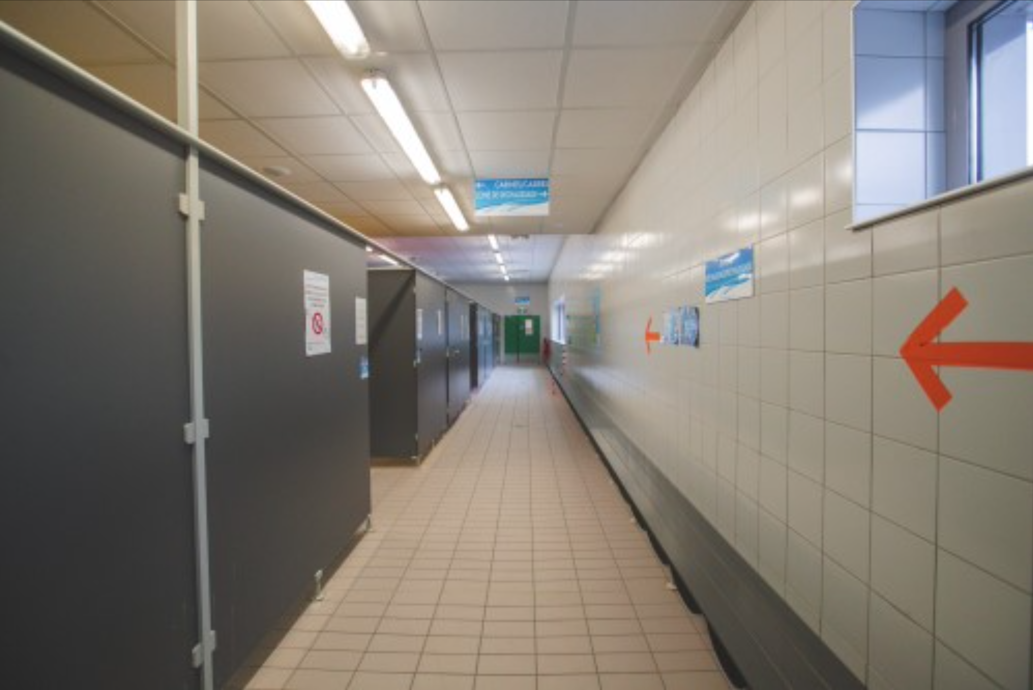 Accès vestiaire avant travaux