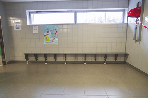 Accès vestiaire avant travaux